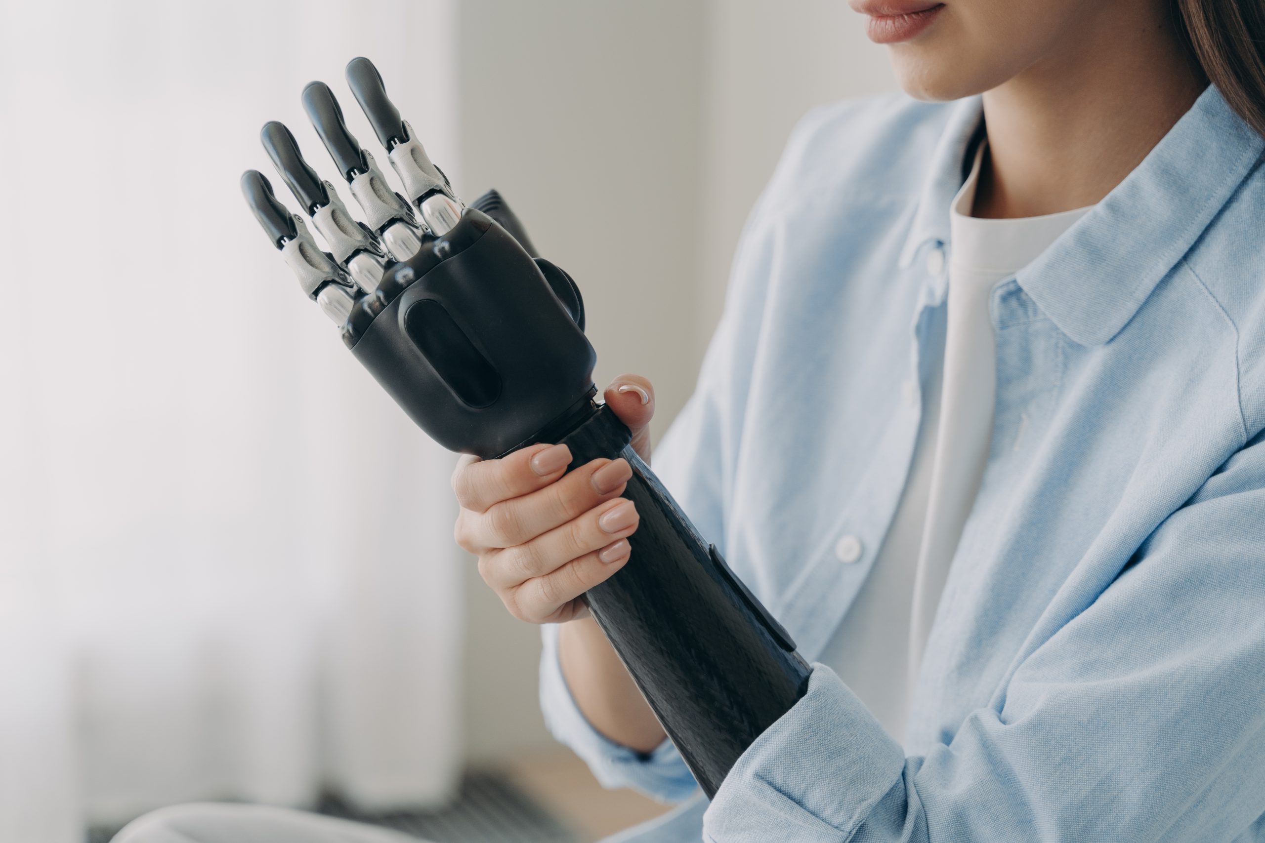 New Device Allows Prosthetic Hand to Sense Temperature - Image