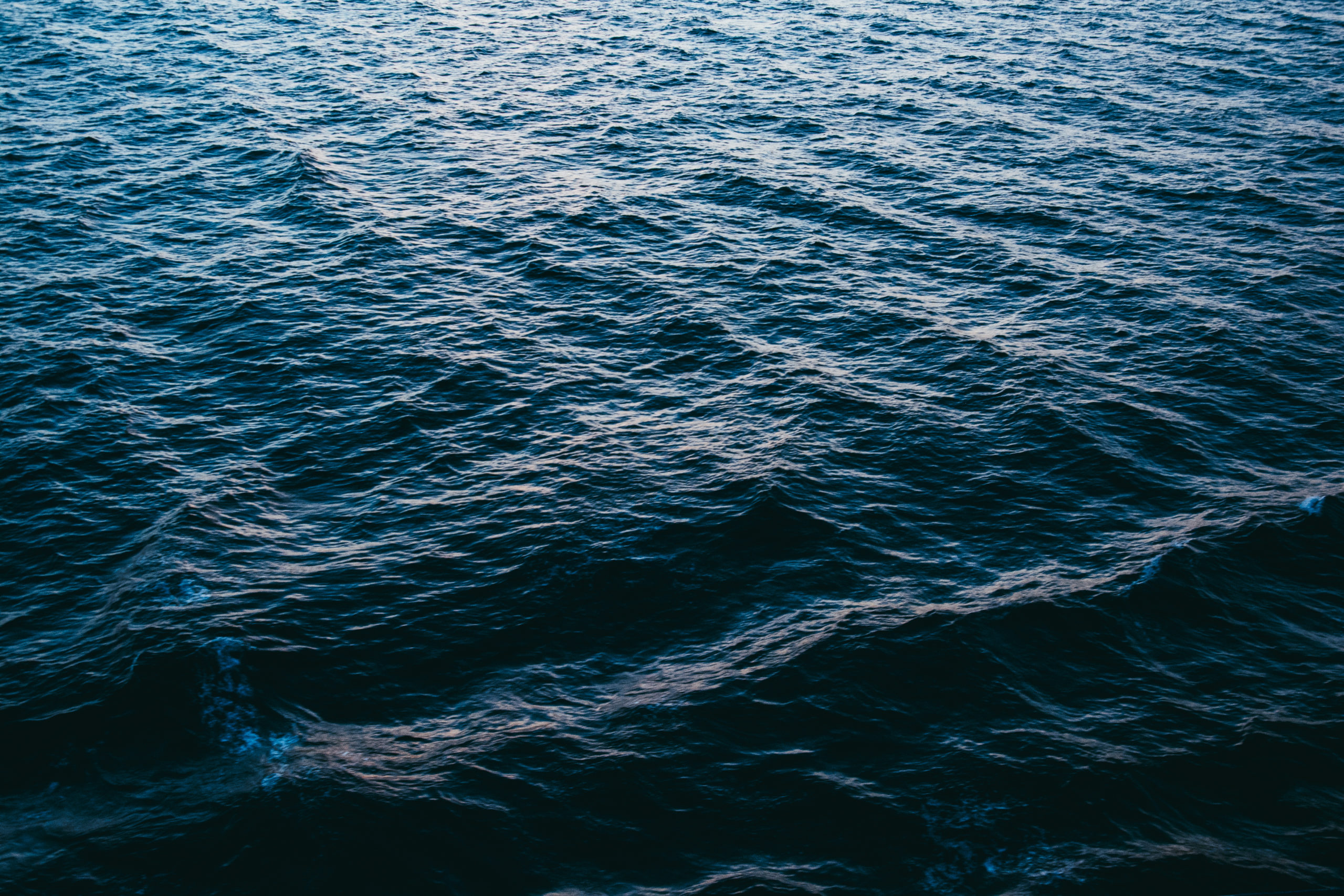 Wave-powered sensor monitors water pollution with no batteries needed - Image